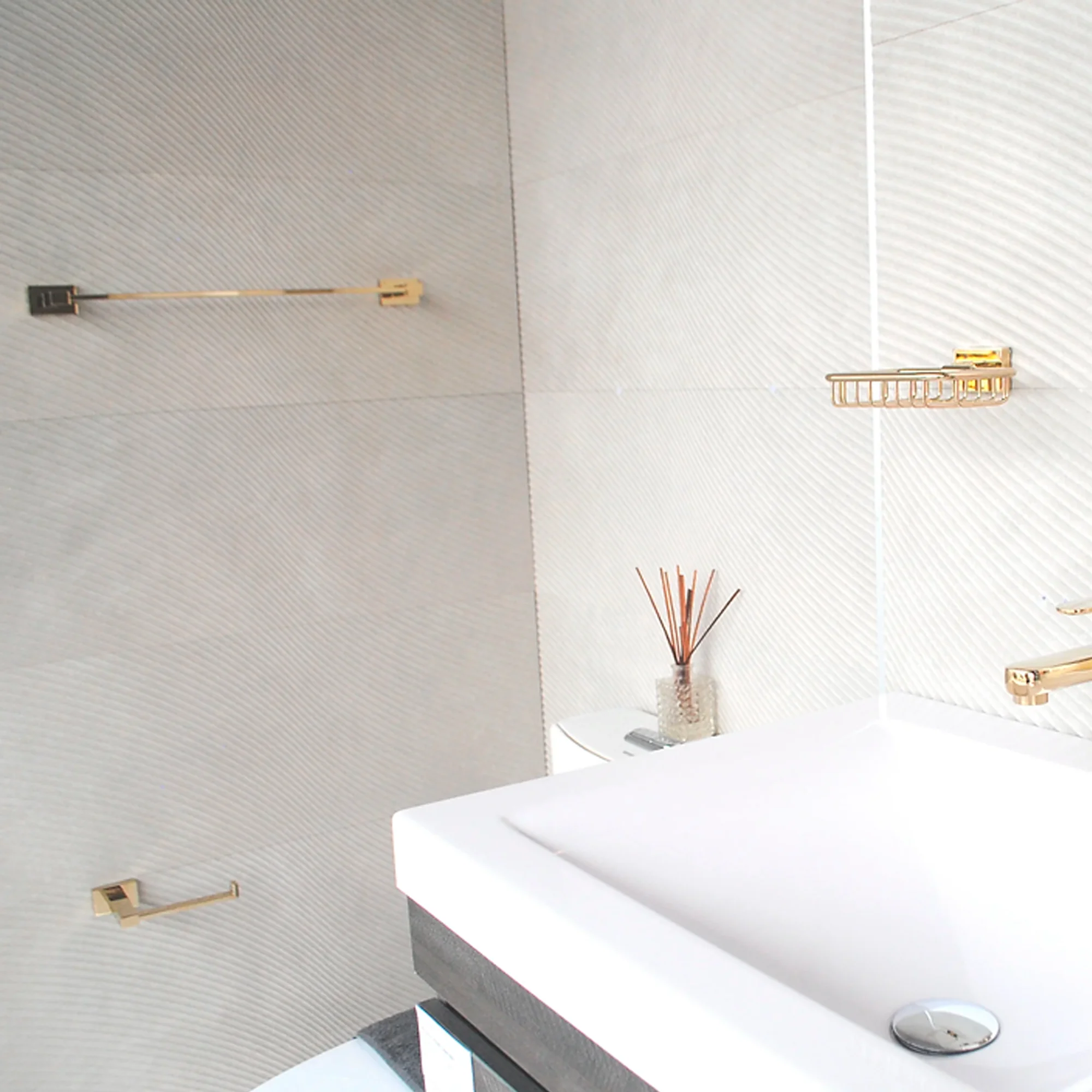 Toallero Barra para Baño Dorado Brillante Rubo Oro - Image 3
